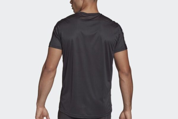 Camiseta Own the Run Negro FS9799 23 hover model Copy