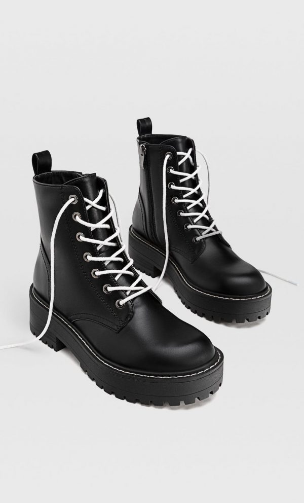 Botines planos doble cordon